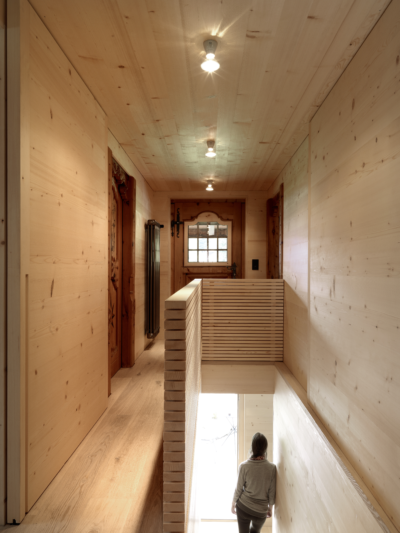 A04 Innenarchitektur Chalet Umbau Treppe Holzbau Gelaender Moebel Basel Brienzersee