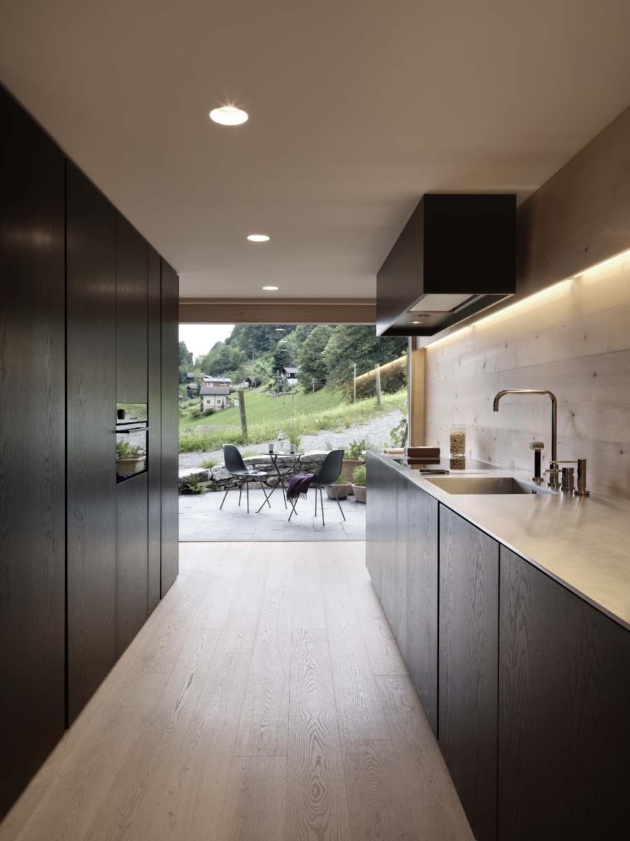 A04 Innenarchitektur Kueche Kuechenbau bulthaup Chalet Umbau Holzbau Basel Brienzersee