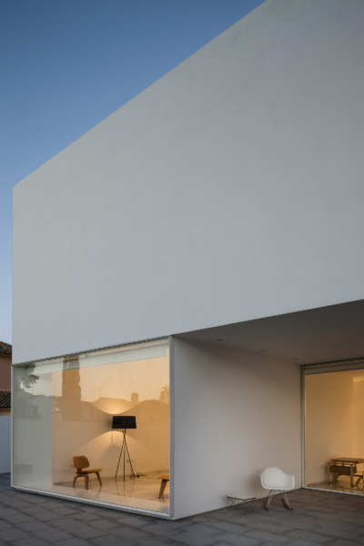 Tripode G5 foto Fernando Alda arquitecto Adolfo Perez 8126 32 x2400